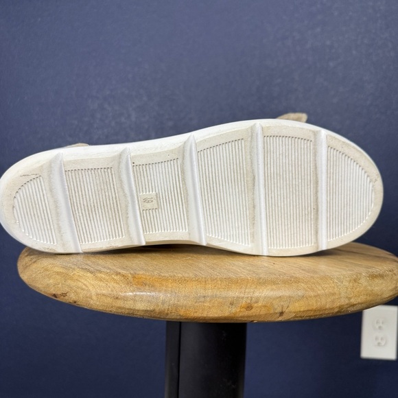 Van Eli "Cloe" Gold & Tan Faux Snakeskin Sandals, Size 10 WIDE - Picture 10 of 10